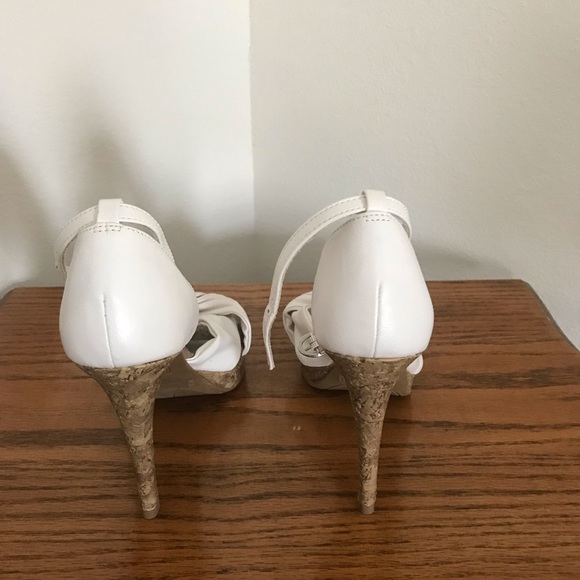 Woman’s Heels - Picture 3 of 4